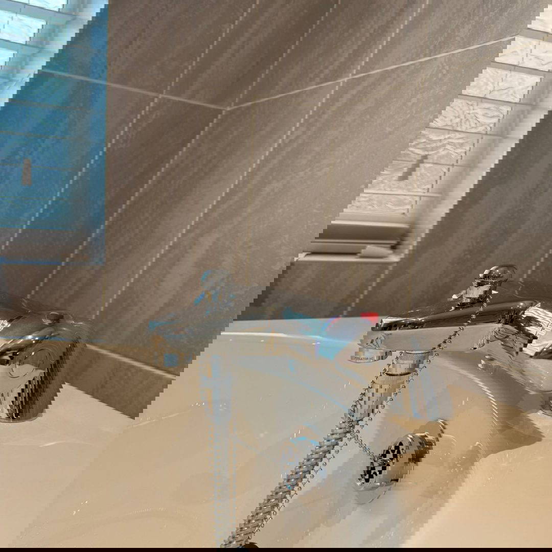 Height-Adjustable Bathing